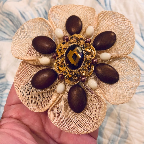 Cara New York Barrette VINTAGE JEWELED FLOWER Unique DESIGN NWT Hair Accessory - Picture 2 of 7